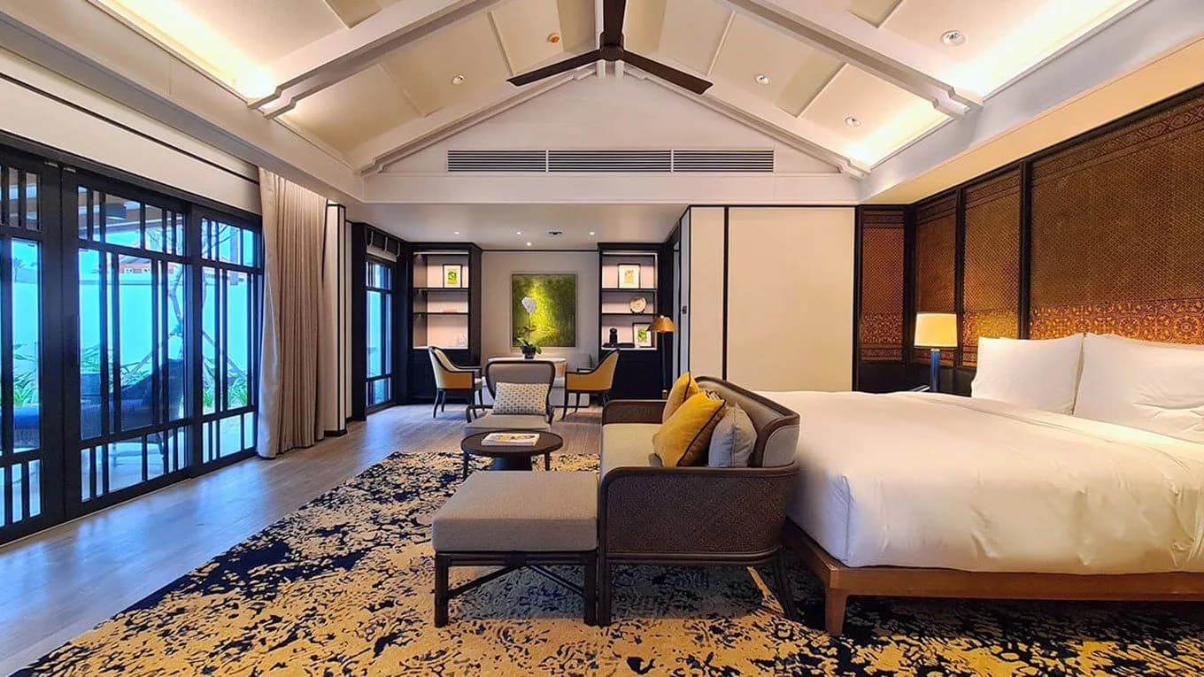 Phòng ngủ hướng biển với trần gỗ